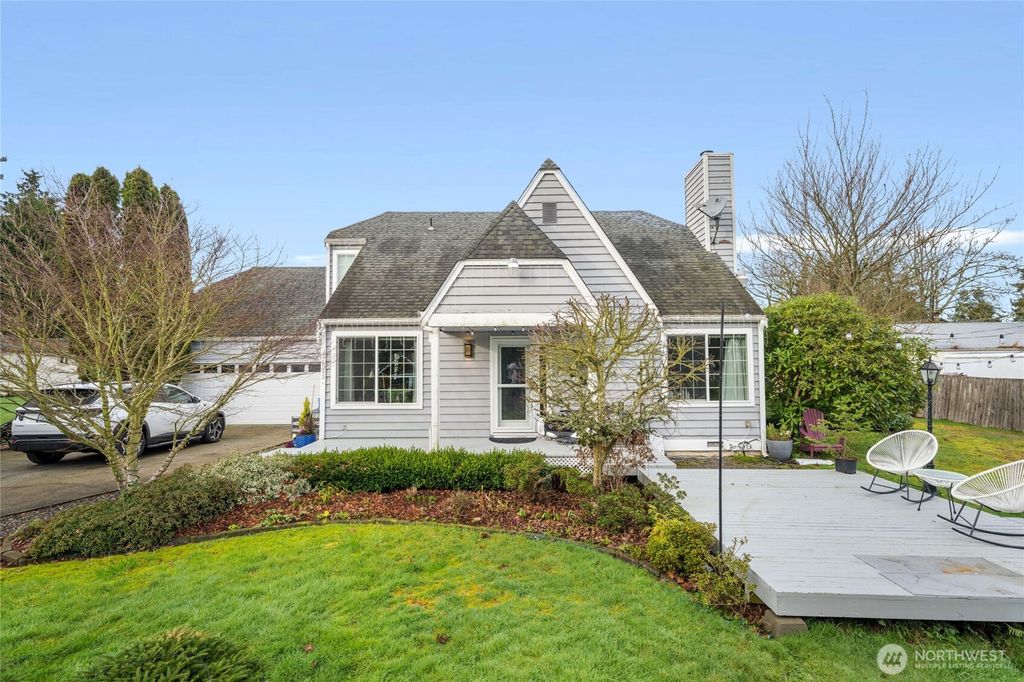 Photo of 25825 12th Avenue S, Des Moines, WA 98198 (MLS # 2475827)