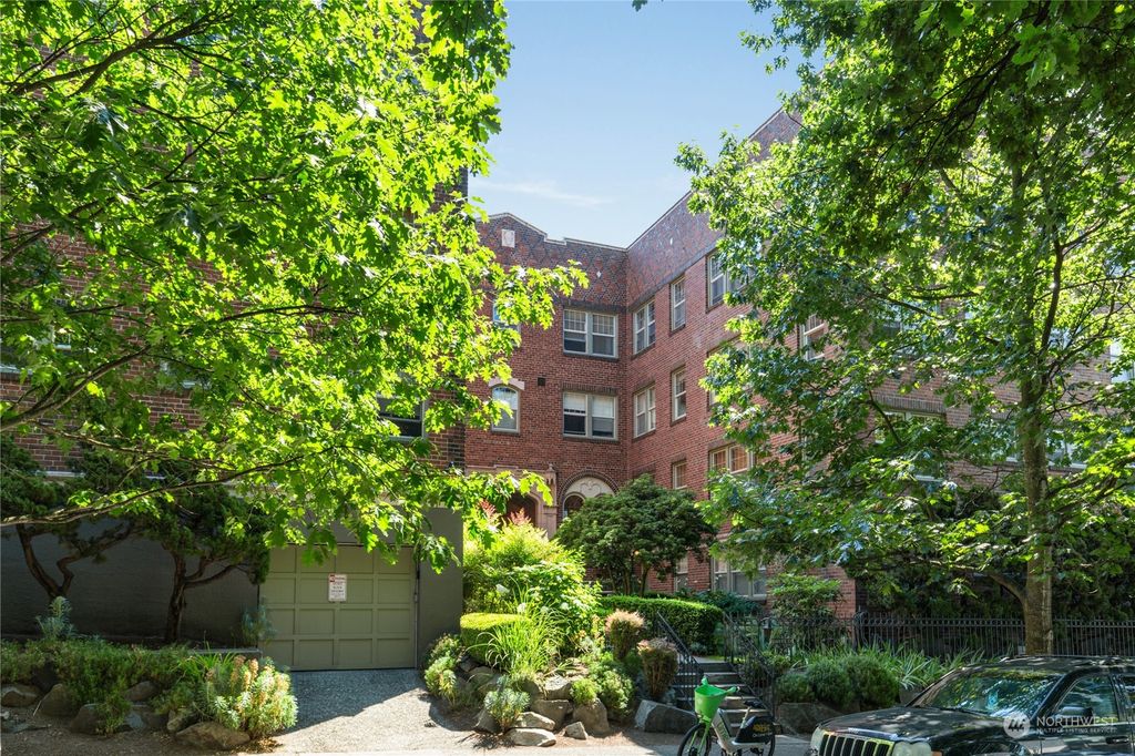 Photo of 124 Warren Avenue N #303, Seattle, WA 98109 (MLS # 2035984)