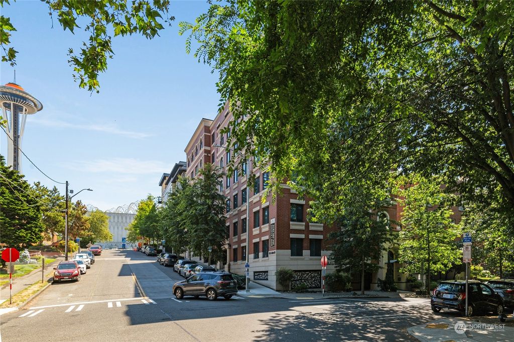 Photo of 124 Warren Avenue N #303, Seattle, WA 98109 (MLS # 2035984)