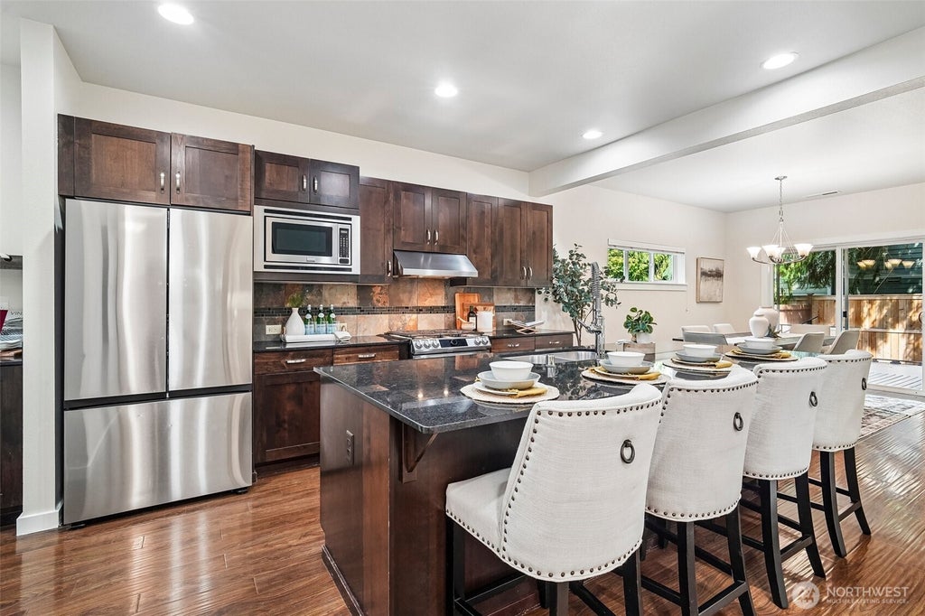Photo of 700 6th Avenue NW, Issaquah, WA 98027 (MLS # 2557007)