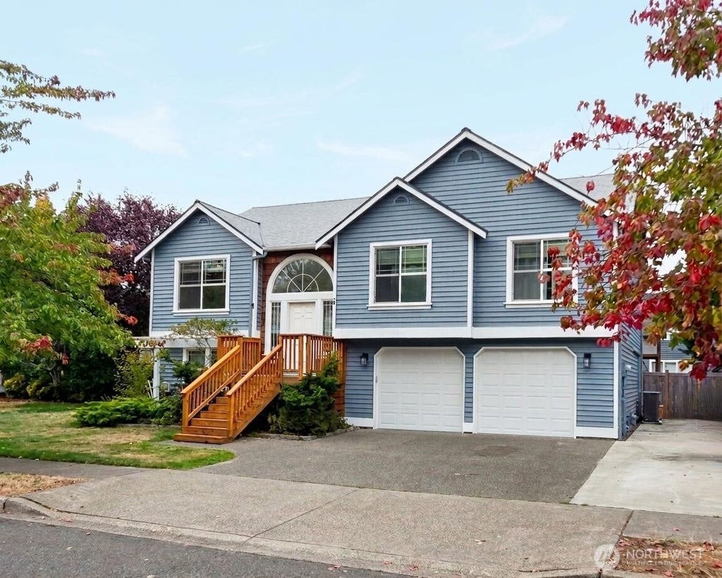 Photo of 4336 NE 9th Place, Renton, WA 98059 (MLS # 2587717)