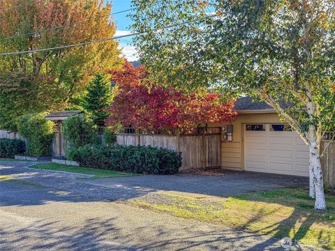 Photo of 1407 Jefferson Street, Port Townsend, WA 98368 (MLS # 2423208)