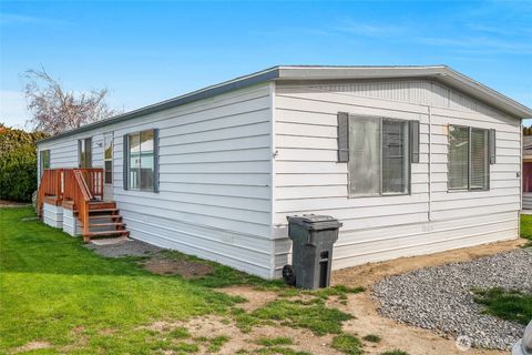 Photo of 4815 NE Airway Drive #86, Moses Lake, WA 98837 (MLS # 2448090)