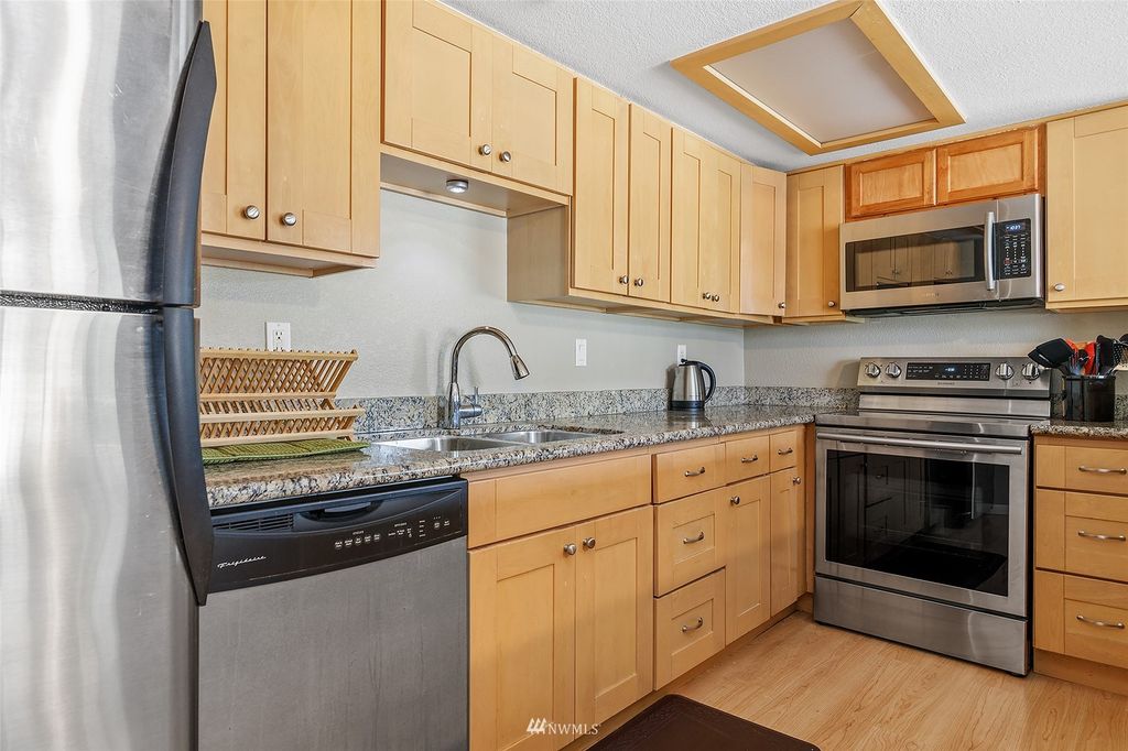 Photo of 1475 N 200th Street #305, Shoreline, WA 98133 (MLS # 1965392)