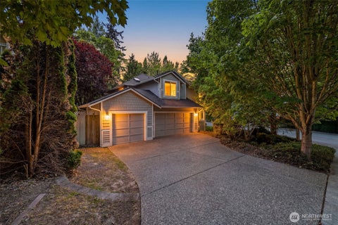 Photo of 10521 NE 120th Street, Kirkland, WA 98034 (MLS # 2554651)