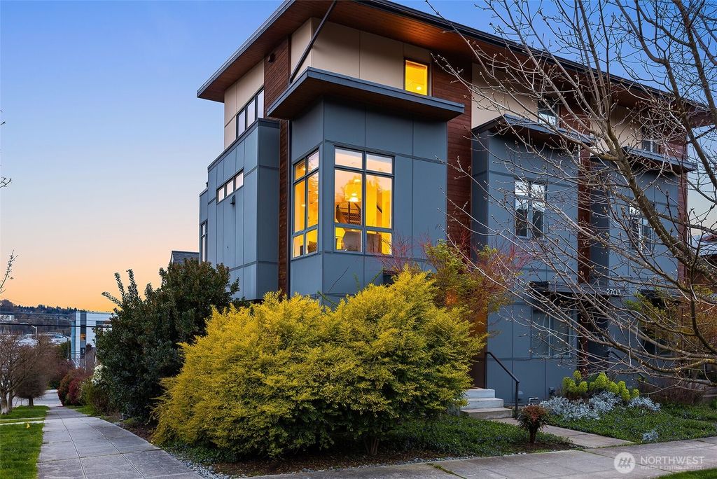 Photo of 2701 Franklin Avenue E, Seattle, WA 98102 (MLS # 2355079)