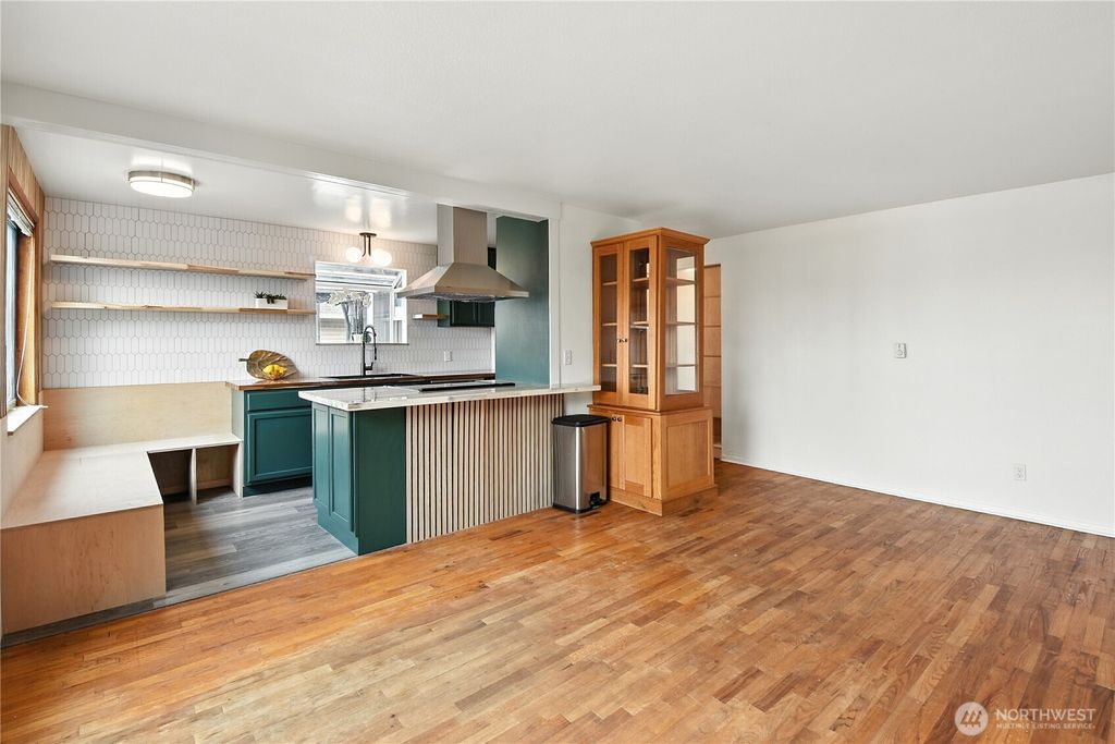 Photo of 600 Grant Avenue S, Renton, WA 98057 (MLS # 2429842)