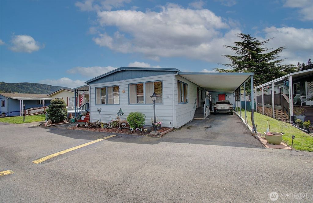 Photo of 2424 Nightingale Lane, Kelso, WA 98626 (MLS # 2512493)