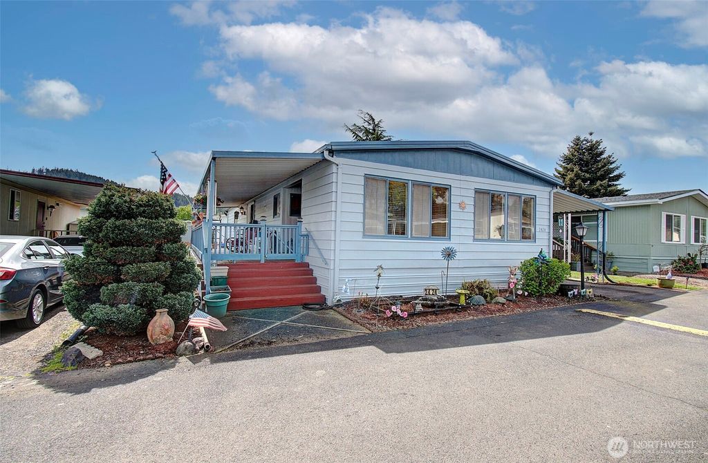 Photo of 2424 Nightingale Lane, Kelso, WA 98626 (MLS # 2512493)