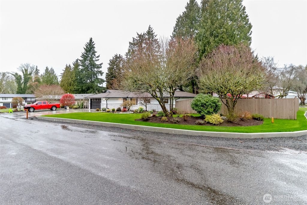 Photo of 13714 SE 144th Street, Renton, WA 98059 (MLS # 2490004)
