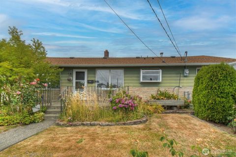 Photo of 920 E 31st Street, Bremerton, WA 98310 (MLS # 2411813)