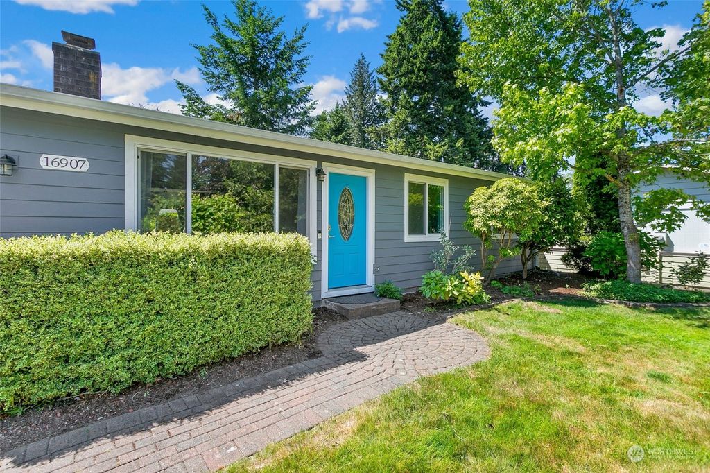 Photo of 16907 NE 106th Street, Redmond, WA 98052 (MLS # 2078005)