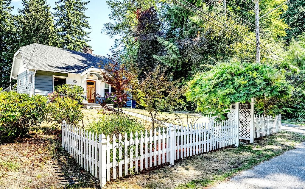 Photo of 4215 Federal Avenue, Everett, WA 98203 (MLS # 2150099)