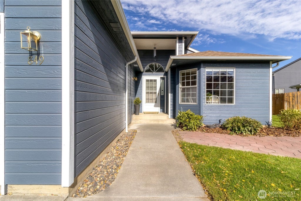 Photo of 849 SE Marine Drive, College Place, WA 99324 (MLS # 2581543)