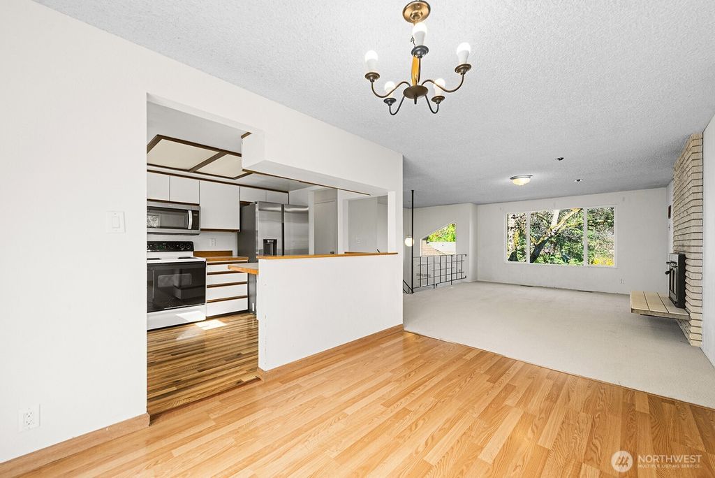 Photo of 14221 SE 10th Place, Bellevue, WA 98007 (MLS # 2442273)