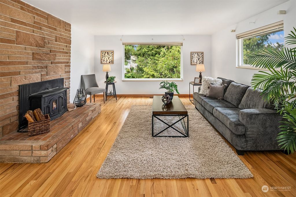 Photo of 1630 NE 186th Street, Shoreline, WA 98155 (MLS # 2138881)