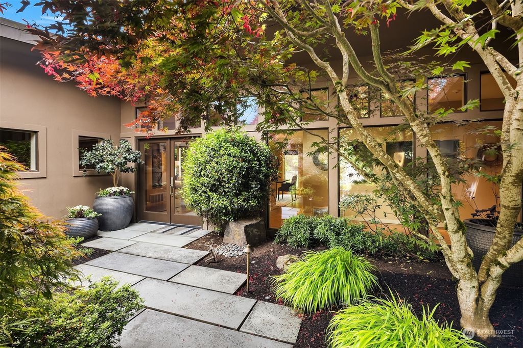 Photo of 3215 78th Place NE, Medina, WA 98039 (MLS # 2241830)