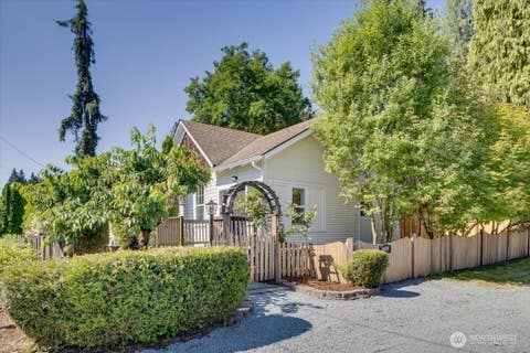 Photo of 402 W Galena Street, Granite Falls, WA 98252 (MLS # 2556193)