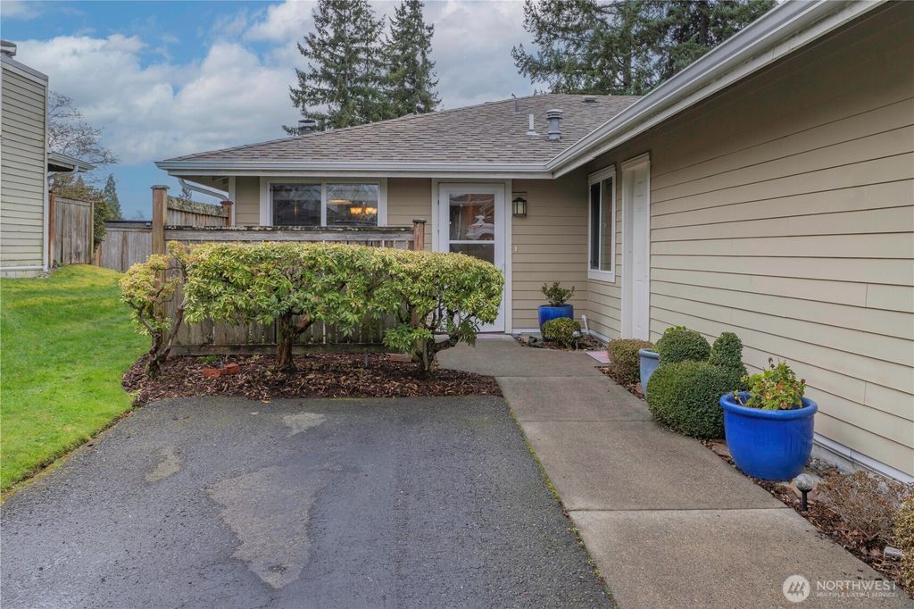 Photo of 5702 N 33rd St #3A, Tacoma, WA 98407 (MLS # 2477600)