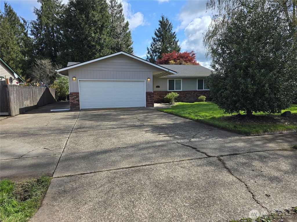 Photo of 4002 Oak Street, Longview, WA 98632 (MLS # 2508268)