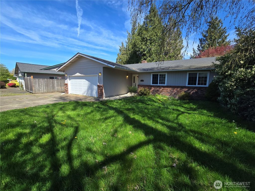 Photo of 4002 Oak Street, Longview, WA 98632 (MLS # 2508268)