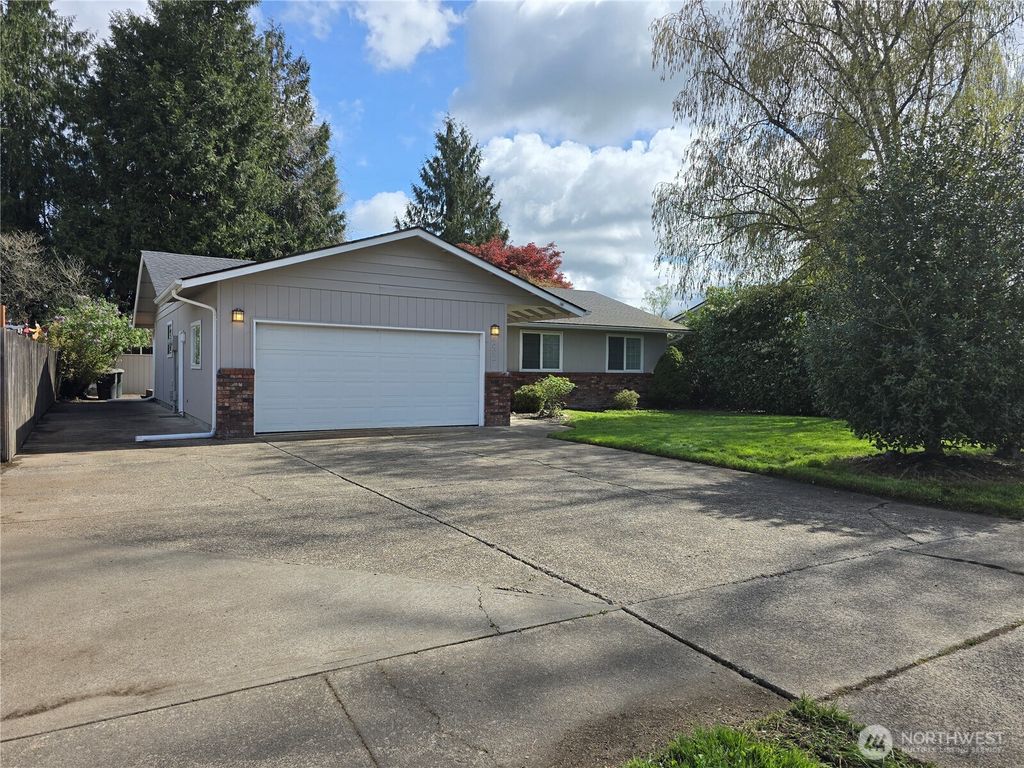Photo of 4002 Oak Street, Longview, WA 98632 (MLS # 2508268)