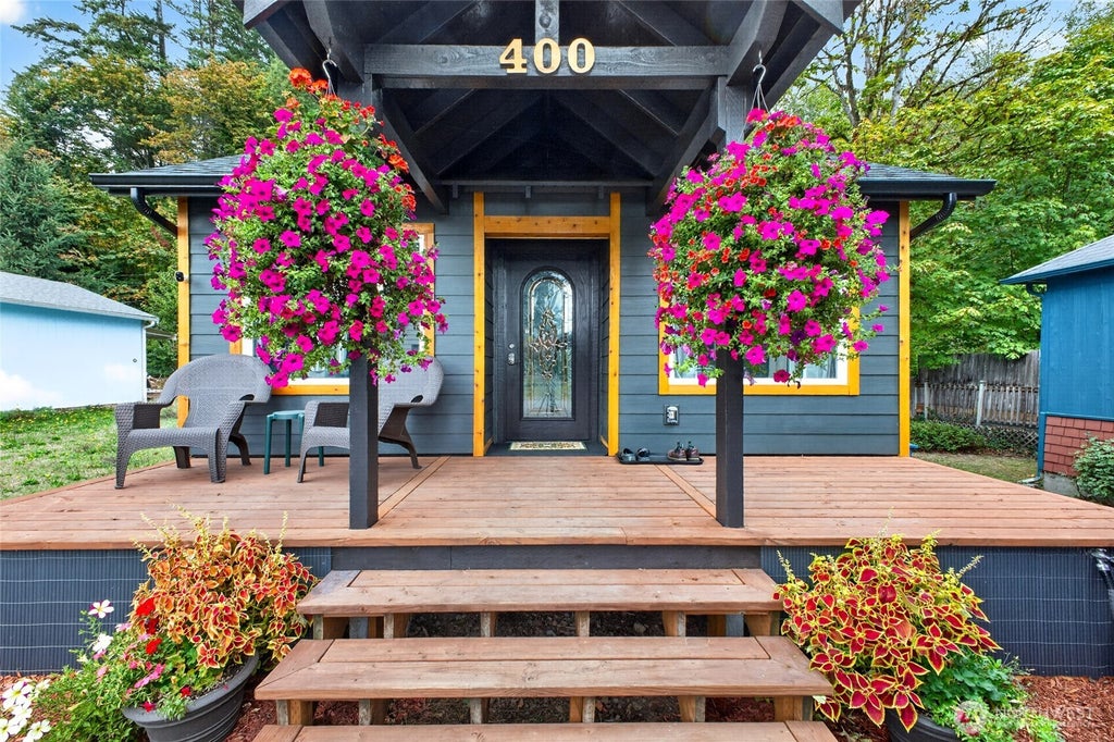 Photo of 400 Henry St ST, Shelton, WA 98584 (MLS # 2592224)
