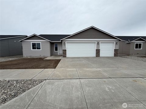 Photo of 92 Salmon Drive, Wenatchee, WA 98801 (MLS # 2483709)
