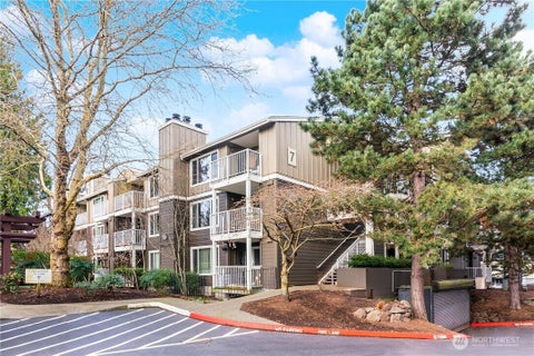 Photo of 300 N 130th Street #7109, Seattle, WA 98133 (MLS # 2593667)