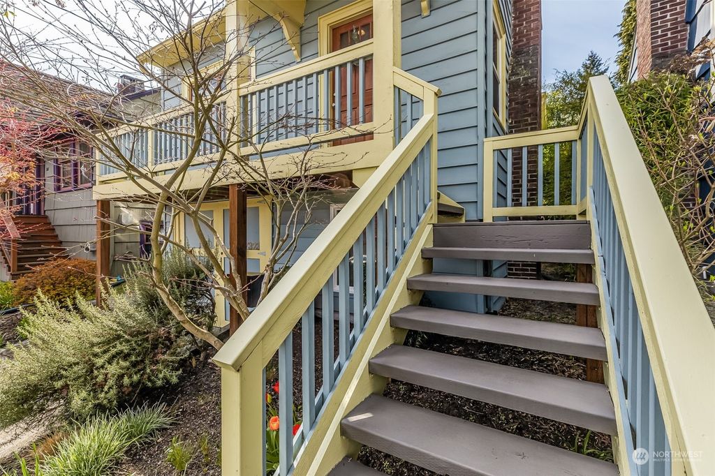 Photo of 7323 20th Avenue NE, Seattle, WA 98115 (MLS # 2056282)