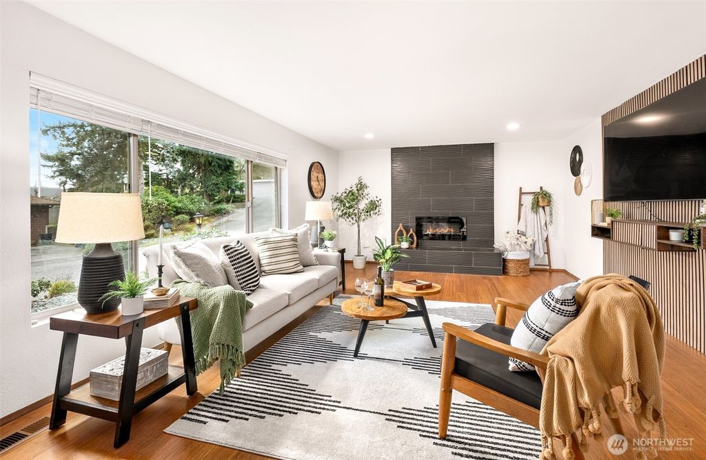 Photo of 13922 Manor Way, Lynnwood, WA 98087 (MLS # 2487866)