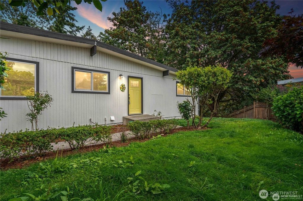 Photo of 842 S 143rd Place, Burien, WA 98168 (MLS # 2466635)