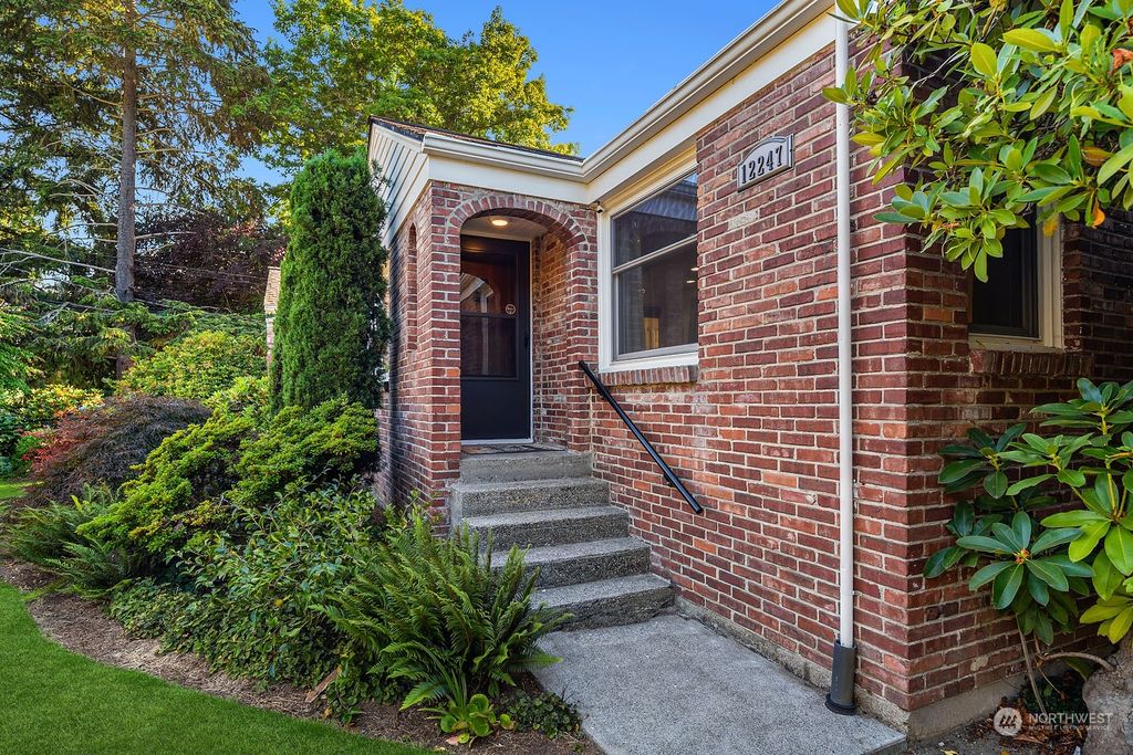 Photo of 12247 Corliss Avenue N, Seattle, WA 98133 (MLS # 2141376)