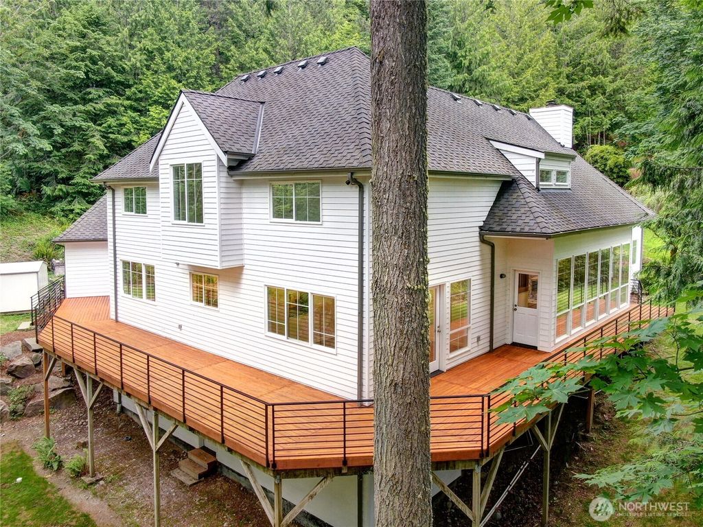 Photo of 25043 SE Mirrormont Boulevard, Issaquah, WA 98027 (MLS # 2369748)