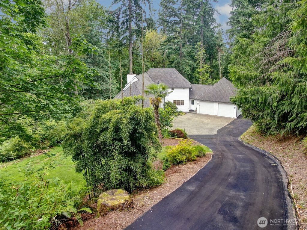Photo of 25043 SE Mirrormont Boulevard, Issaquah, WA 98027 (MLS # 2369748)