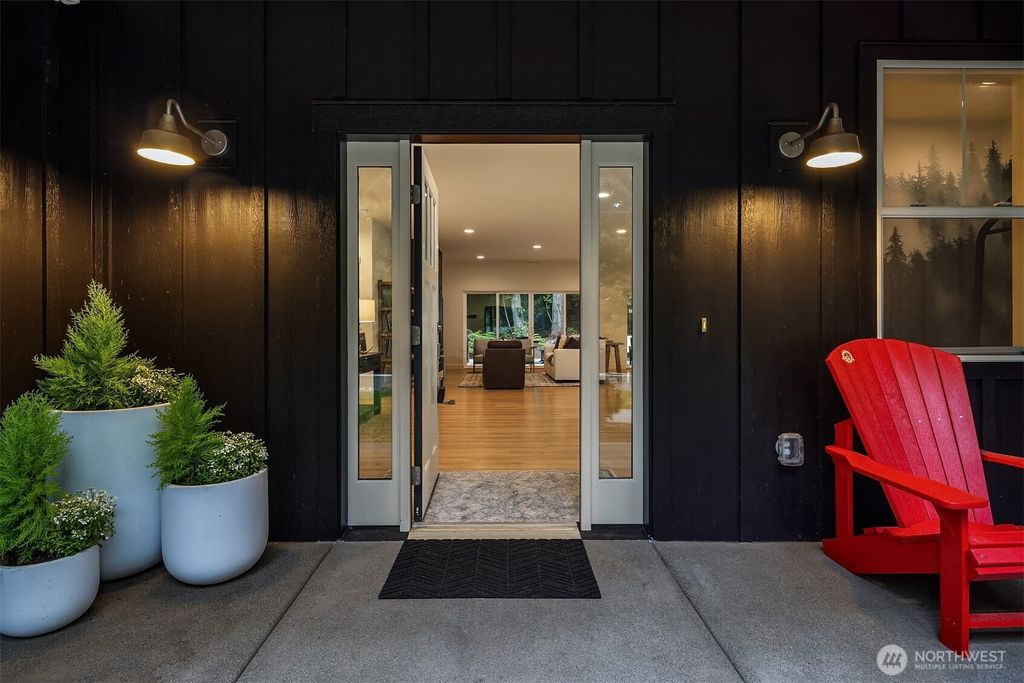 Photo of 2215 W Beaver Lake Dr Dr SE, Sammamish, WA 98075 (MLS # 2418786)