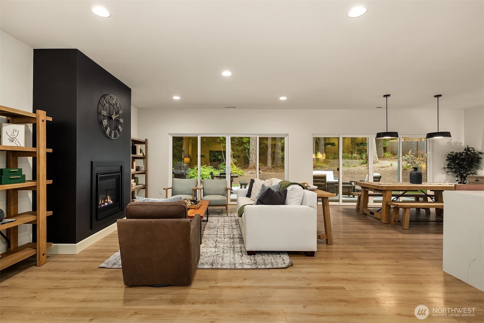 2215 W Beaver Lake Dr SE