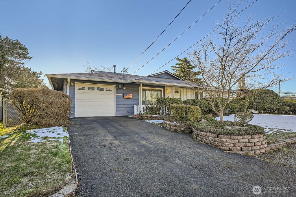 Photo of 15774 119th Place SE, Renton, WA 98058 (MLS # 2332083)