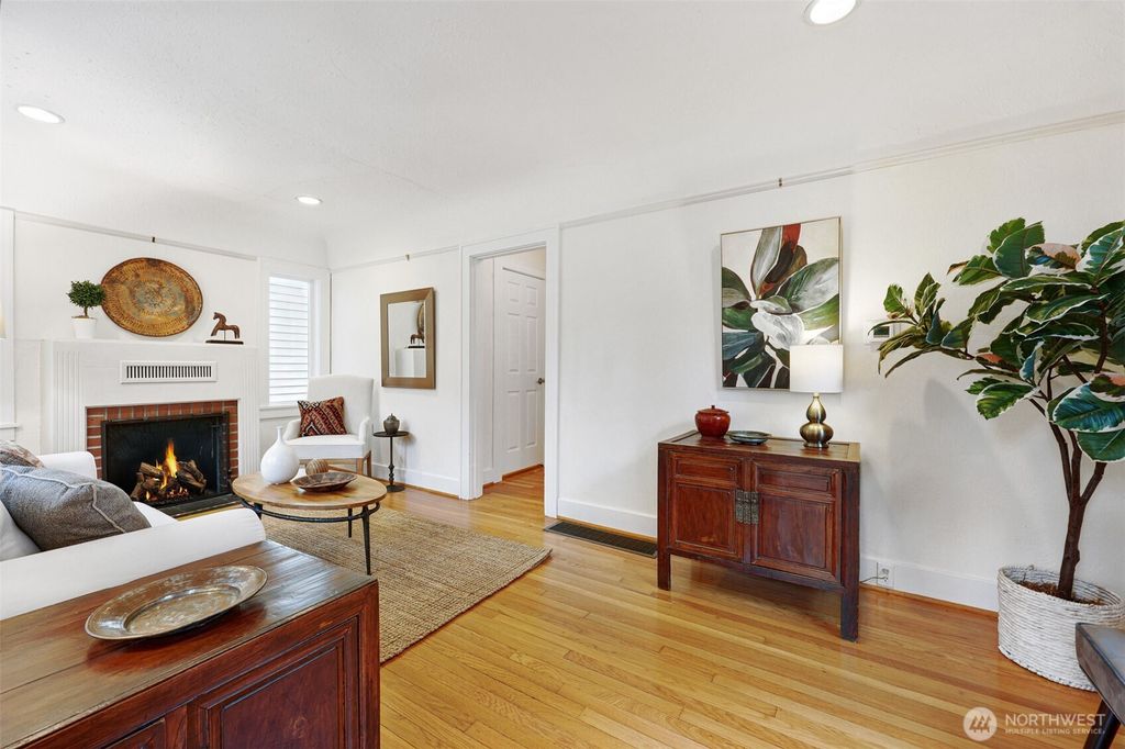 Photo of 7049 Ravenna Avenue NE #B, Seattle, WA 98115 (MLS # 2507620)