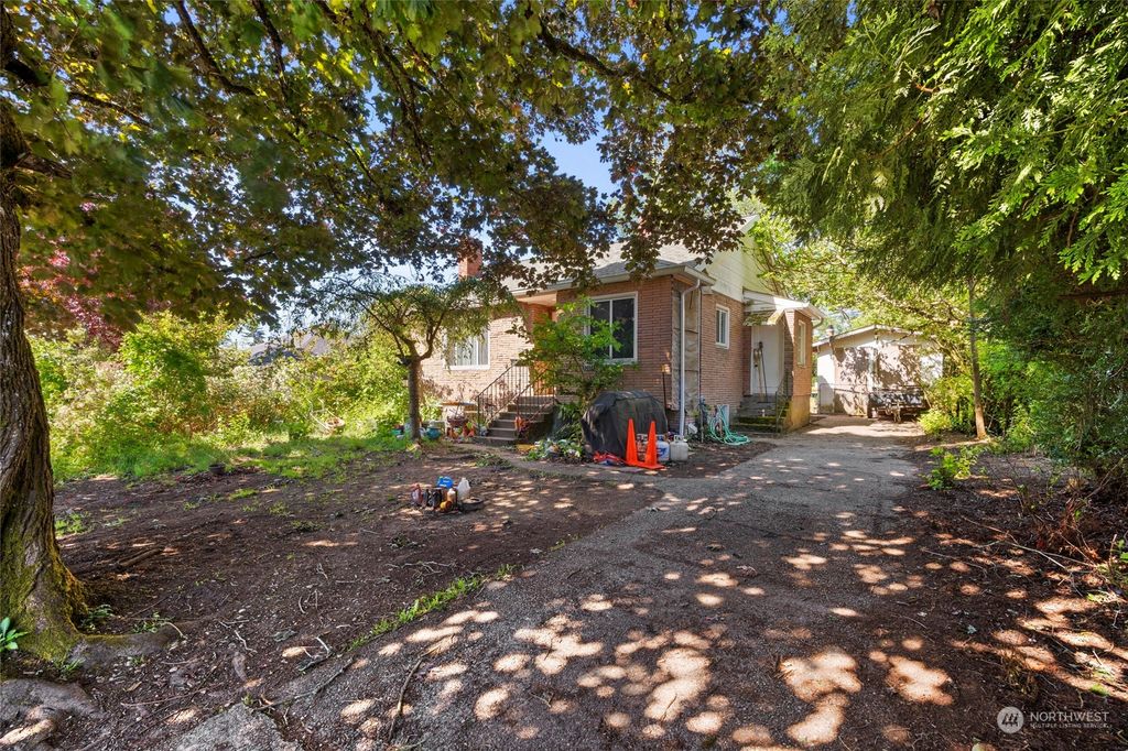 Photo of 15221 8th Avenue NE, Shoreline, WA 98155 (MLS # 2250463)