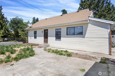 Photo of 8614 Renton Avenue S, Seattle, WA 98118 (MLS # 2583922)
