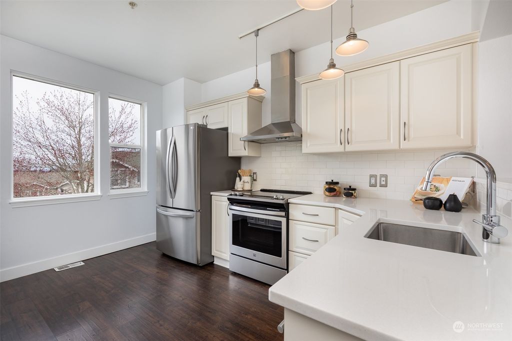 Photo of 2680 139th Avenue SE #102, Bellevue, WA 98005 (MLS # 2043903)