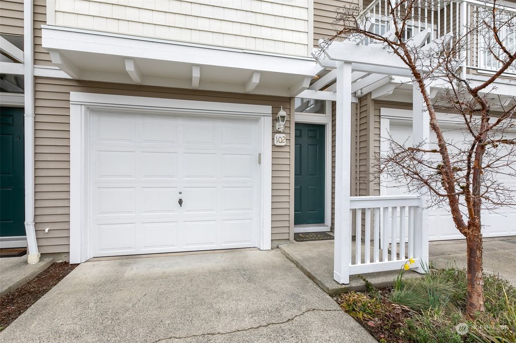 Photo of 2680 139th Avenue SE #102, Bellevue, WA 98005 (MLS # 2043903)