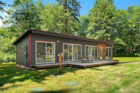 Photo of 16097 109th Avenue SW, Vashon, WA 98070 (MLS # 2535083)