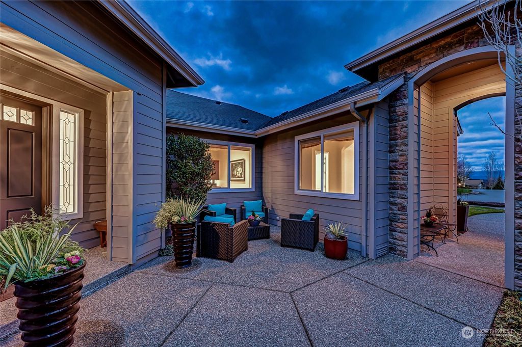 Photo of 23782 NE Greens Crossing Road, Redmond, WA 98053 (MLS # 2198580)