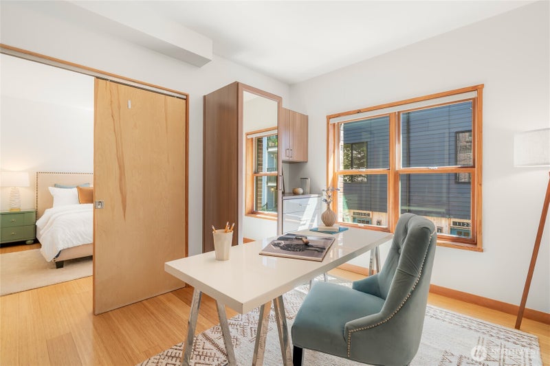 1122 Broadway E 301