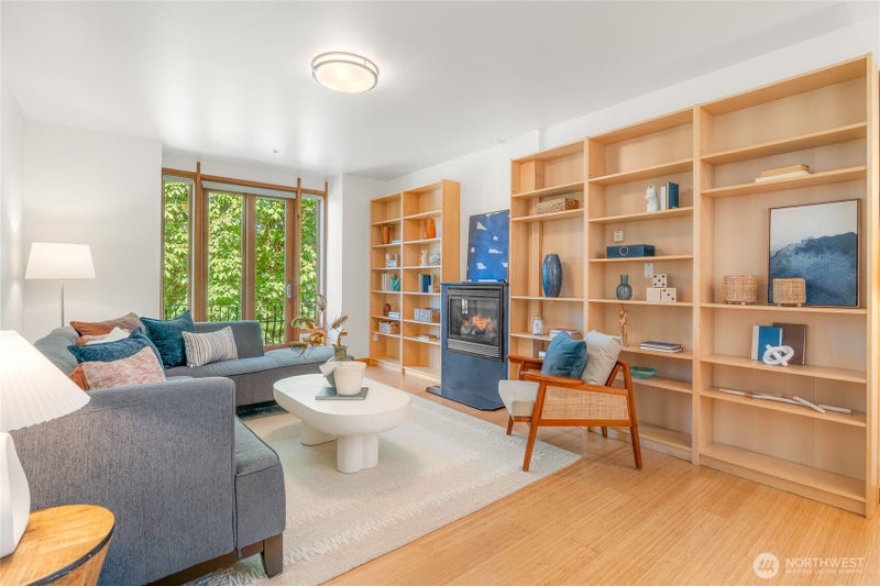 1122 Broadway E 301