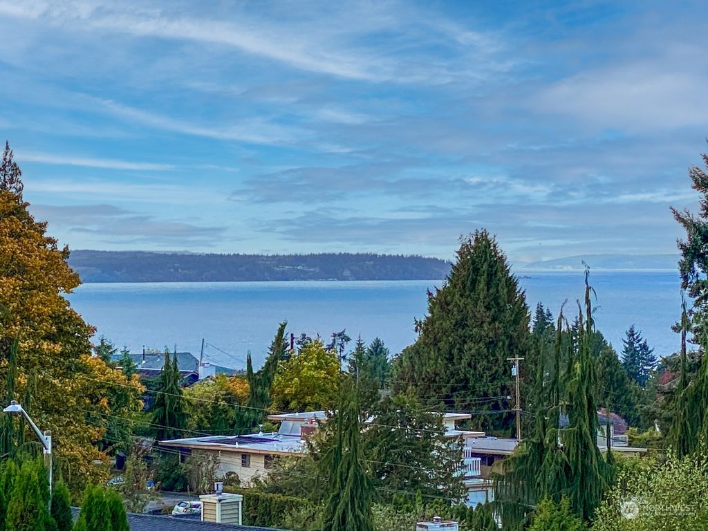 Photo of 2415 Viewcrest Avenue, Everett, WA 98203 (MLS # 2177053)