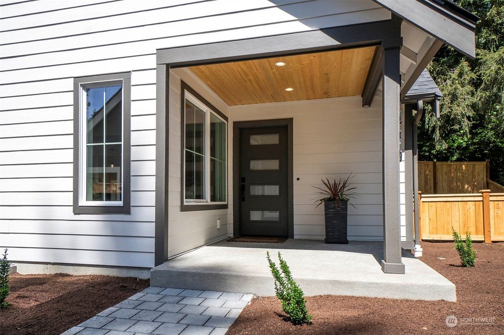 Photo of 11520 NE 53rd Street, Kirkland, WA 98033 (MLS # 2286288)