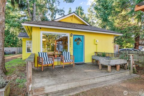 Photo of 12051 Hiram Place NE, Seattle, WA 98125 (MLS # 2467103)